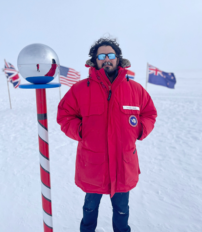 SFSCFDT's tweet photo. The SFSC Foundation is about helping students reach their education goals to unleash their future that can be beyond their wildest dreams.

Daniel Duque works 90 degrees south of everywhere on earth. https://t.co/nN1tpFONMe.

#SFSCPanthers #SFSCPathways @Hawkins4florida https://t.co/XhZDntD2gj