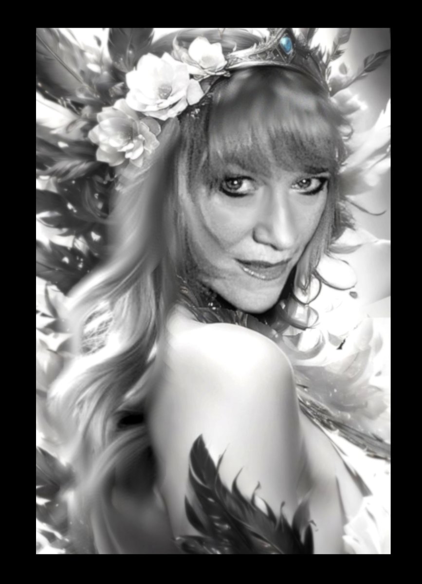 JamesRHahn1's tweet photo. Queen of the Deep @Kayhahn1 ... Vocalist for Knowbody #rockchic #queensofmetal #femalevocalist #Knowbody #modernrocksinger https://t.co/KmP1DvGwZR