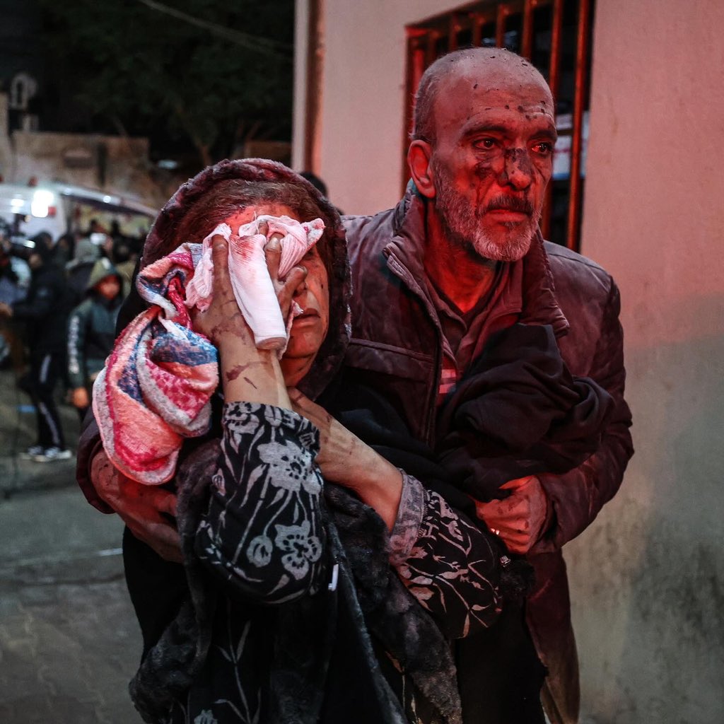 loayphoto's tweet photo. Photos | A number of wounded arrive at Kuwait Hospital following Israeli air strikes on Rafah in the southern Gaza Strip, February 12, 2024.

(@loayphoto for @washingtonpost 📷) https://t.co/Deee00CSpI