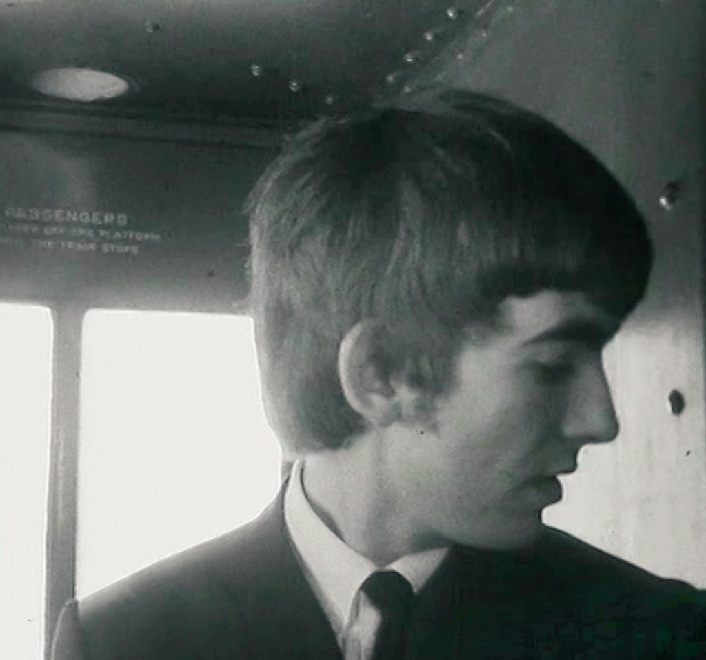 02/12/64
George on the train back from D.C. to NYC, where two appearances at Carnegie Hall await the boys in the evening. He looks tired, poor guy♡
#Beatles #FirstUSvisit
