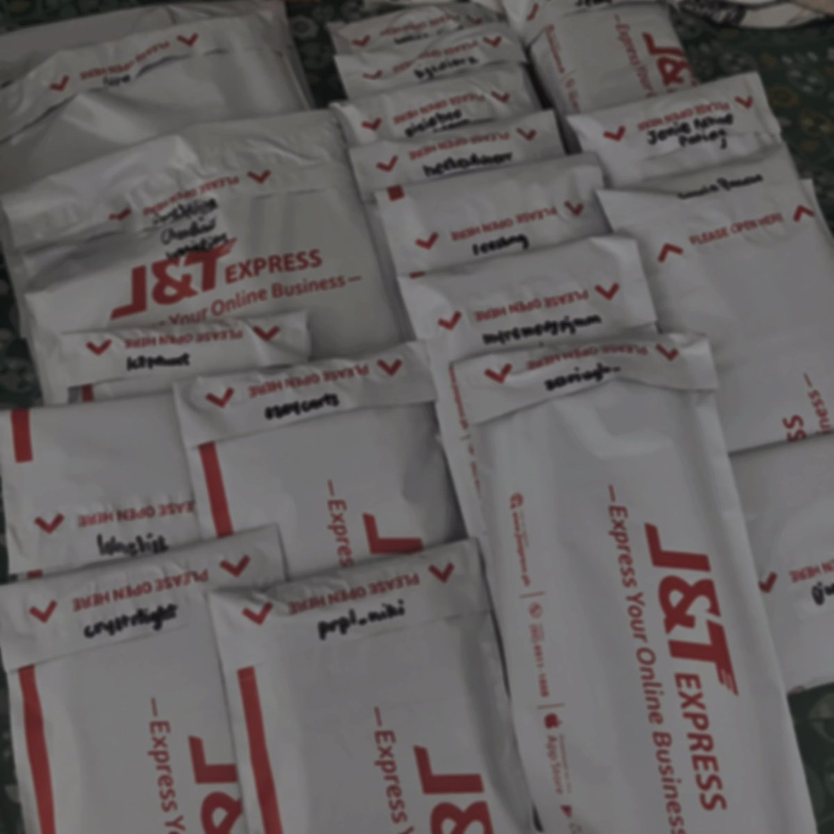 reivenwon's tweet photo. ( 📮 . . . ) currently packing, will sched for pick up by this week ! 

[ #rielupdates ] https://t.co/YEyLevXprl