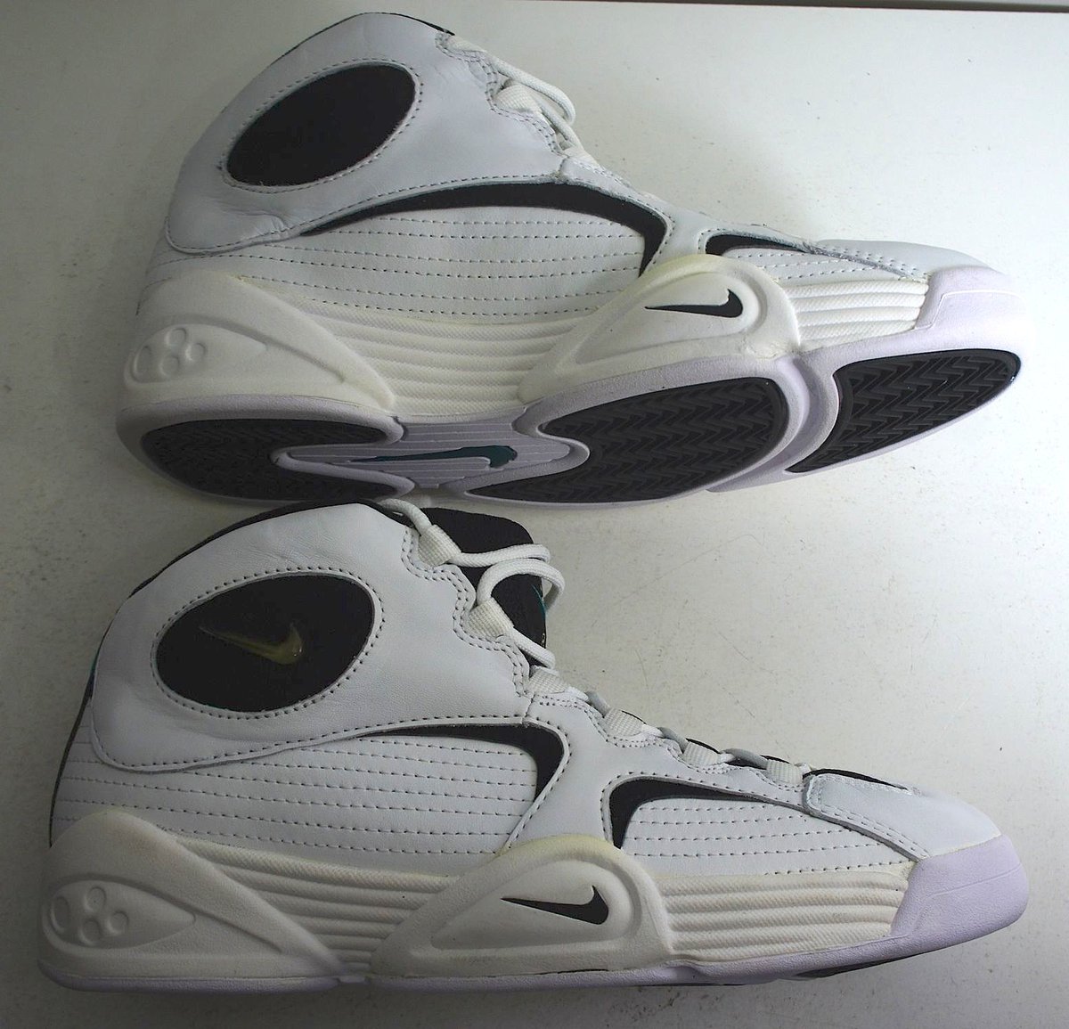 miszapas's tweet photo. The takedown model of the Nike Air Flight One!
- 1995 Nike Air point
Check 90's sneaker history here:
https://t.co/68Dgds3K43
#nikeairpoint #airpoint #anferneehardaway #nikeairflightone #airflightone #90sbasketball #nba90s #miszapas https://t.co/Jbmj9GUHcP
