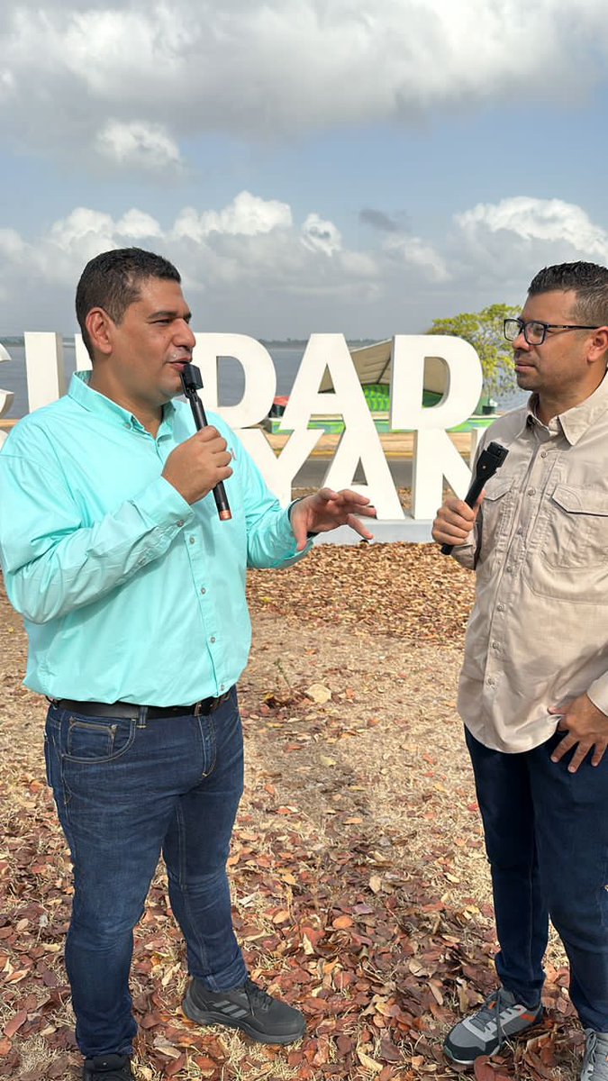 OviedoPSUV's tweet photo. Mi pana @MichelCaballero no se aguantó y se vino a bailar calipso aquí en Ciudad Guayana. Pendiente que tú también estás invitado a gozar en la Gumilla de los mejores carnavales de Venezuela. ¡Te estamos esperando!

#JuventudPatriota https://t.co/v05IyUiGwq