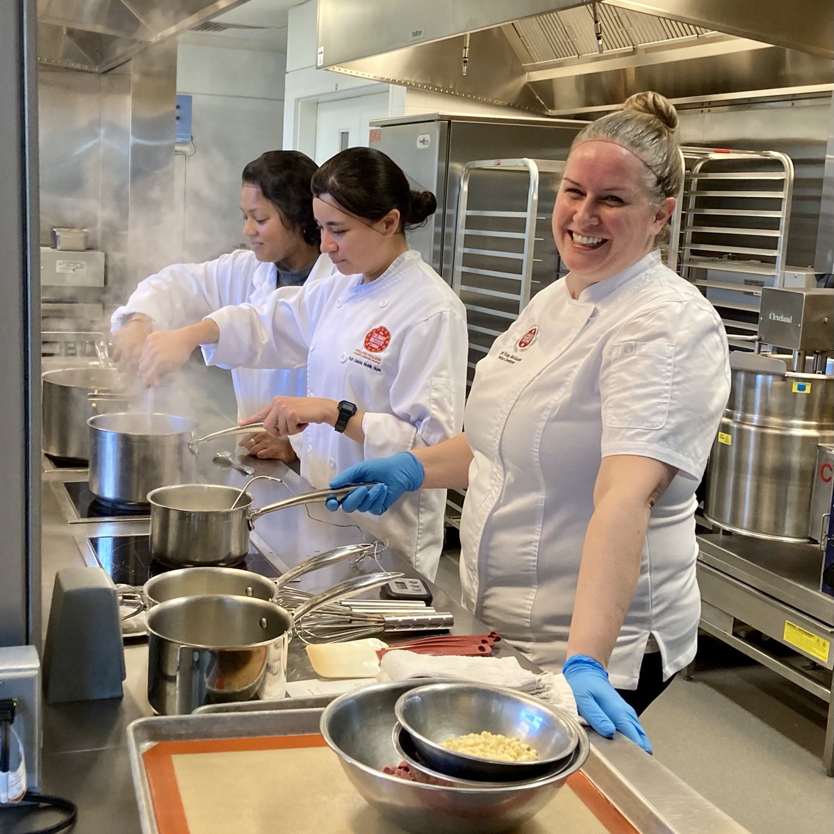 smartestkitchen's tweet image. Celebrating our talented team, in honour of #InternationalDayForWomenAndGirlsInScience 🧪🍽️Our staff utilize skills in both #CulinaryScience &amp;amp; #FoodTech to train the #NextGen of food specialists via internships 👩‍🍳👩‍🔬 #WeKnowFood #FutureOfFood #FoodScience #PEI