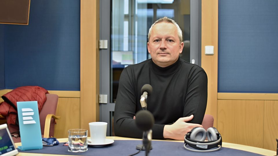 nemocniceFrydek's tweet photo. Bolest, brnění, snížená citlivost. 🫱
Tak se může projevovat Syndrom karpálního tunelu. ❗️

Jak onemocnění předcházet i jak se dá operovat a léčit, si můžete poslechnout v pořadu Lékárna s Markem Böhmem, primářem Neurologického odd. naší nemocnice. 👨‍⚕️🏨

➡️https://t.co/HIuM7c2pM7 https://t.co/x5RxdSMWEC