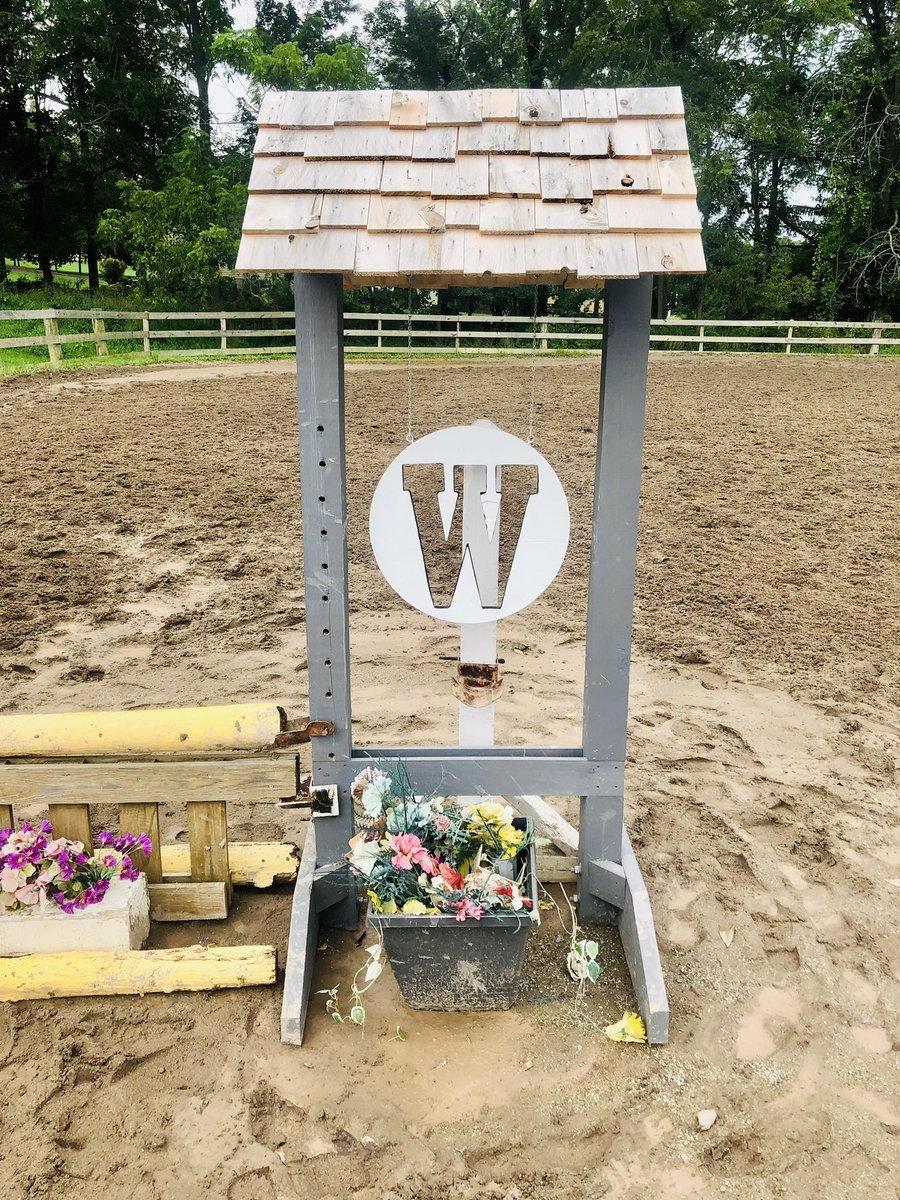 lionworksdesign's tweet photo. We are excited to share the #painted version of our horse jump standards (set #3) created specifically for @crystalwaterfarm. Friday we will unveil the actual course set up!
#equestrian #horsejump #ridinghorse #farm #horsefarm #farmlife #lionworks #lionworksdesigns #warwickny https://t.co/c8Ulv5rpMF