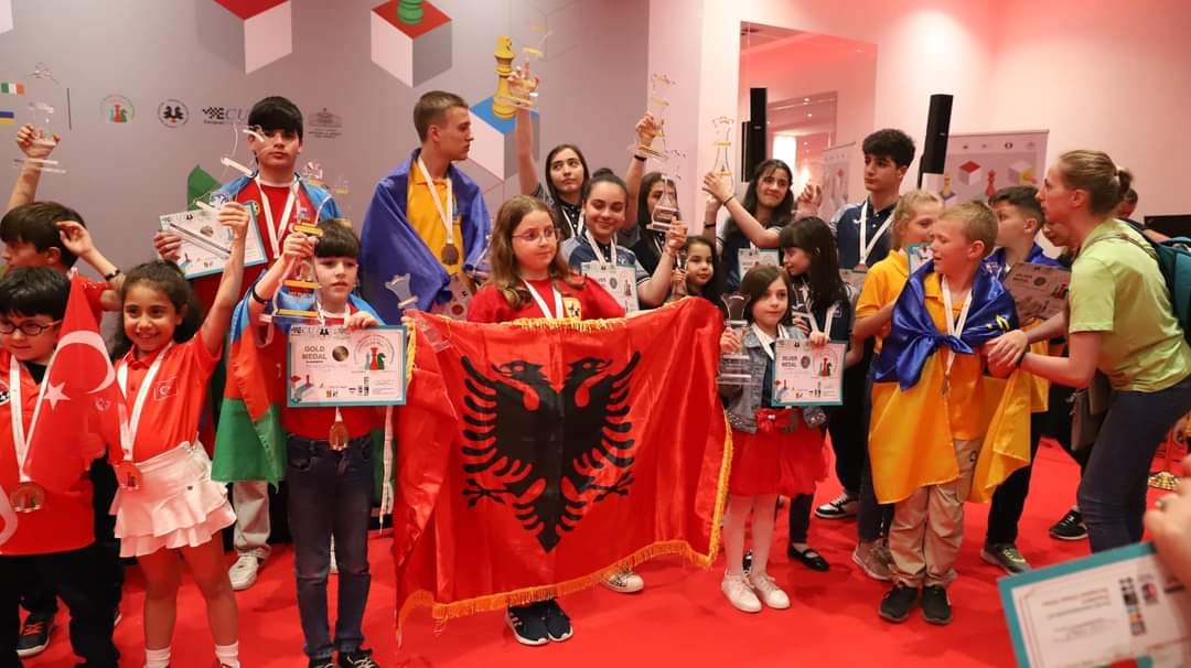 Fshsh1933's tweet photo. 📷📷Fëmijë të dashur dhe ju prindër!
📷Kampionati i YJEVE të VEGJËL të shahut, ju fton të gjthëve…  në #DURRËS📷!📷Regjistrimi për në Kampionatin Botëror të Rapid dhe Blitz FIDE, tashmë ka nisur. Ju presim në Durrës, 25-29 prill! https://t.co/ep3bNxEXDr
#shah @followers @topfans https://t.co/fgEZBOjhxU