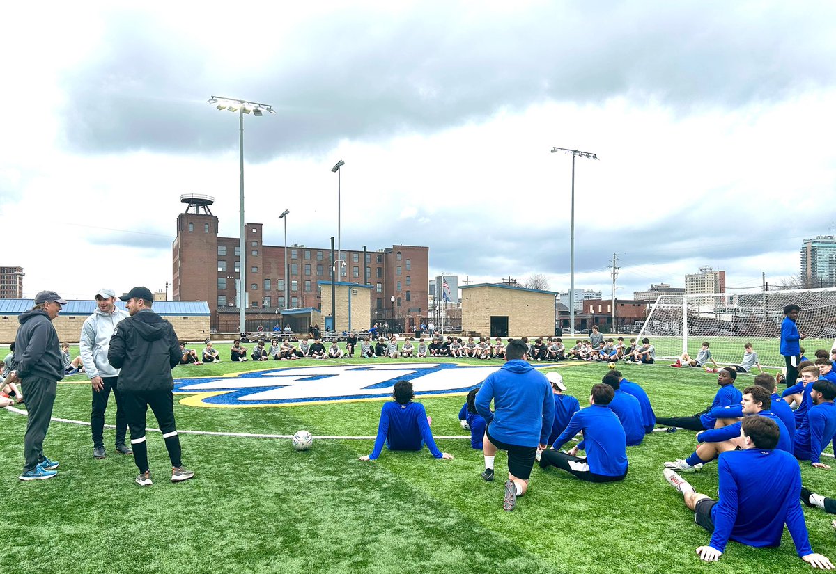 502soccer's tweet photo. It was a successful Winter ID Camp this past weekend with @SpaldingUSoccer! 

Our largest camp at Legacy Fields with 60 players participating in the event. Three college programs in attendance made for a great afternoon of identification &amp; recruiting. #502soccer https://t.co/639NYEA2bX