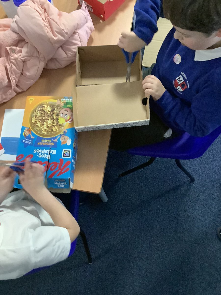 MPPS_Wirral's tweet image. Year 2 are showing perseverance and teamwork this afternoon in our Kapow Wellbeing Discover unit. We look forward to seeing whose bridge can hold a teddy! #charactertraits #kapow #mppspshe
