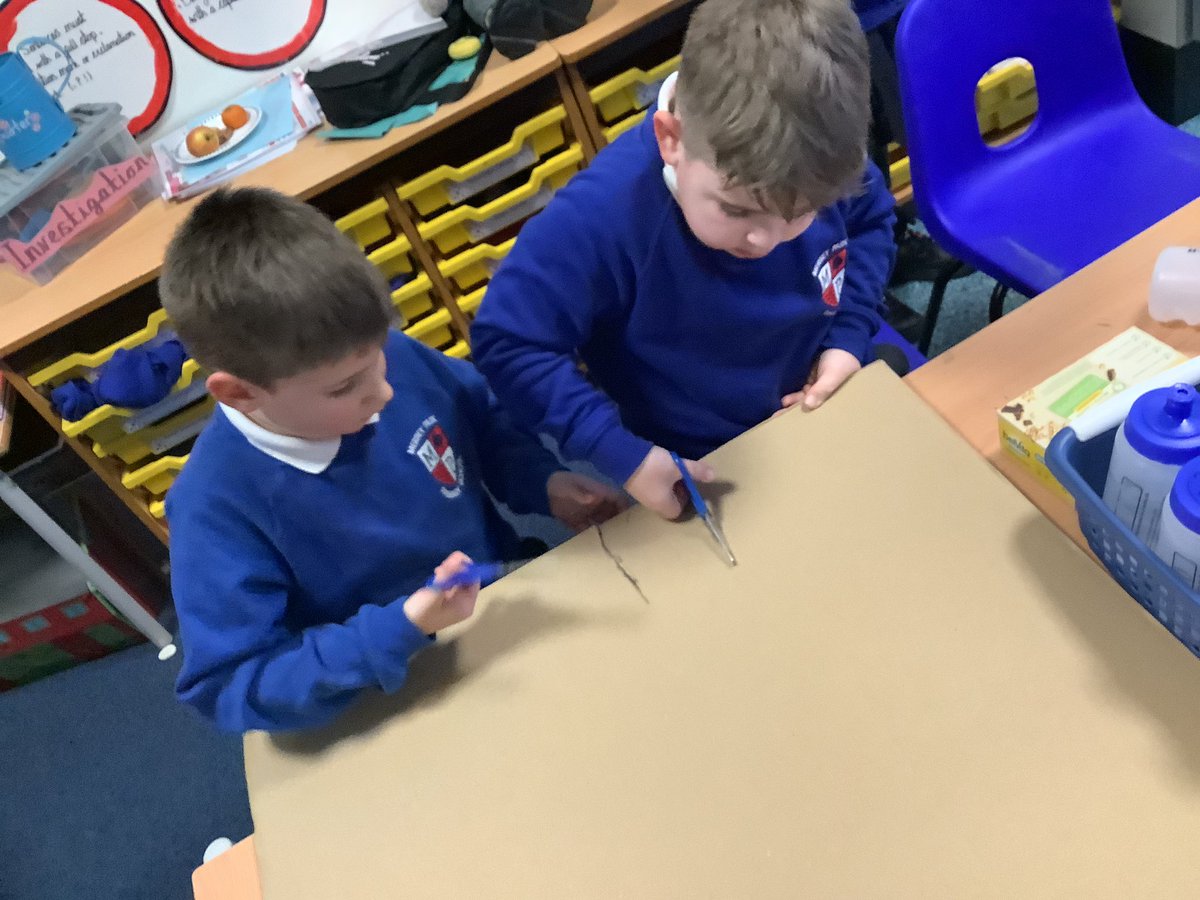 MPPS_Wirral's tweet image. Year 2 are showing perseverance and teamwork this afternoon in our Kapow Wellbeing Discover unit. We look forward to seeing whose bridge can hold a teddy! #charactertraits #kapow #mppspshe