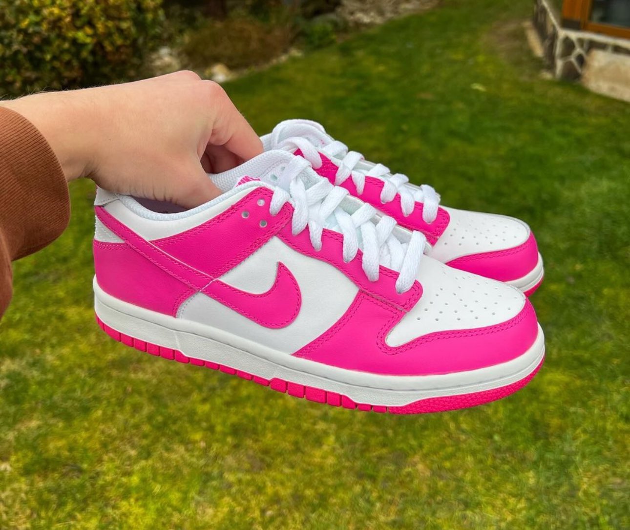 靴 Nike GS Dunk Low \"Laser Fuchsia\" The Kids Exclusive Nike Dunk Low Laser Fuchsia Releases