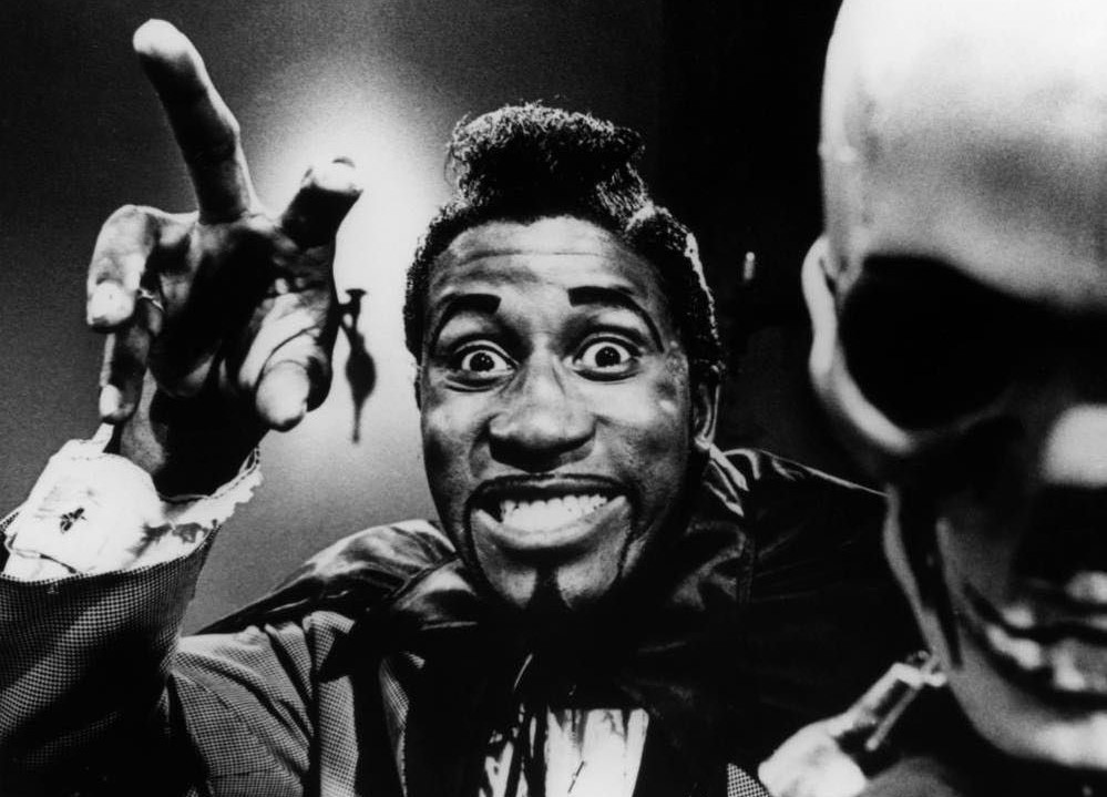 En 2000 fallece a los 70 años Screamin' Jay Hawkins, precursor del rock teatral, enlace entre blues y rock y compositor del clásico 'I Put A Spell On You', reversionado por gigantes como The Animals, Nina Simone y Creedence Clearwater Revival, entre otros.