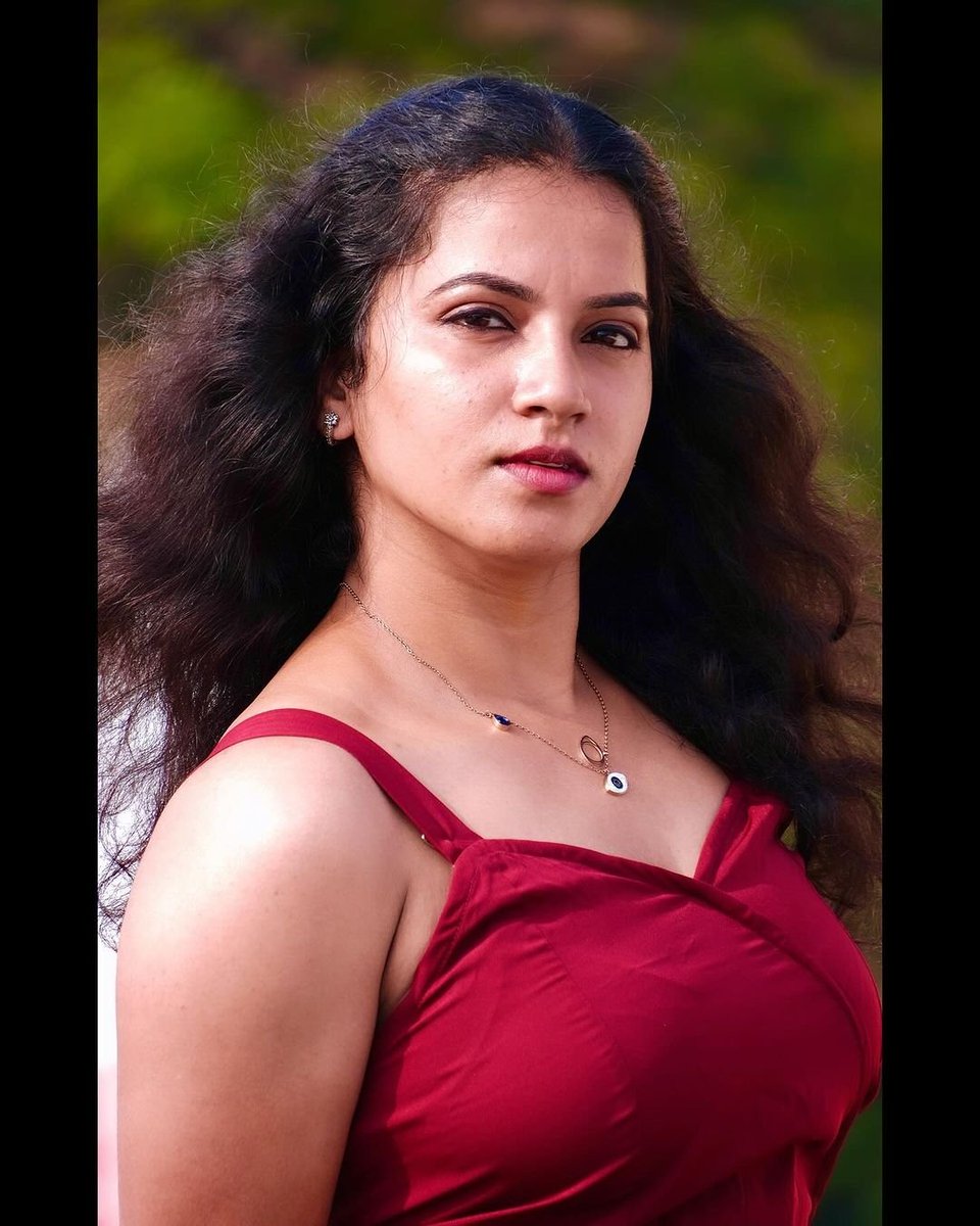 DreamerT96's tweet photo. #Nivedita
En #bestie wine color dress pottu kikku ethura #sleveless #akkul🥰😍 https://t.co/1uL8bNk2ZA