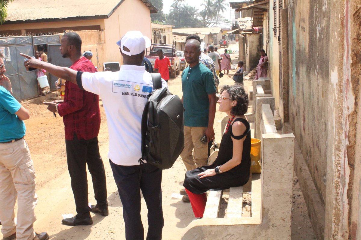 La visite des projets pilotes d’amélioration du cadre de vie par la Délégation de l’Union européenne en Guinée s’est poursuivie le jeudi 8 février à Kassa-Centre, Matam-Lido et Tombo II.
<a href="/GouvGN/">Gouvernement GN</a> 🇬🇳 <a href="/UEenguinee/">Délégation de l'Union européenne en Guinée</a> 🇪🇺 <a href="/UNHABITAT/">UN-Habitat</a>