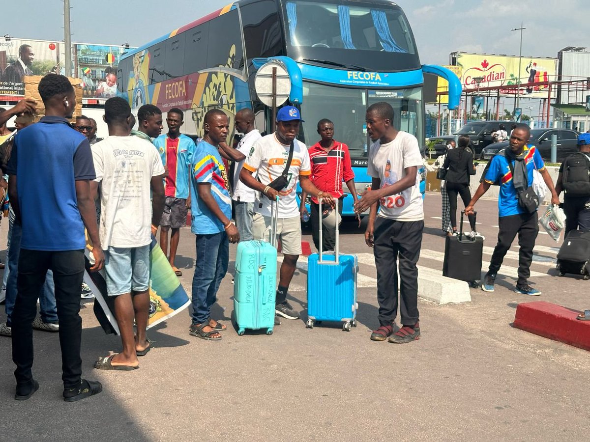 radiookapi's tweet photo. Les supporters des Léopards qui étaient aussi en Côte d'Ivoire sont également de retour ce lundi. Ils sont contents du soutien qu'ils ont pu assurer à l'équipe nationale durant la #CAN2023 https://t.co/iKBjMbkoiU