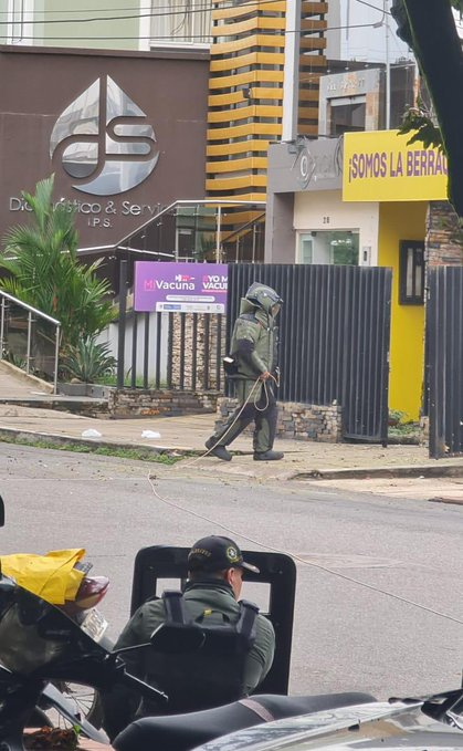PoliciaColombia's tweet photo. Nervios de acero, son los que tienen nuestros Técnicos Profesionales en Explosivos 💣🧨, al enfrentar diversas situaciones en pro de la seguridad de los habitantes de Colombia.🇨🇴 #DiosYPatria #TEPEX https://t.co/n6yZITkUlD