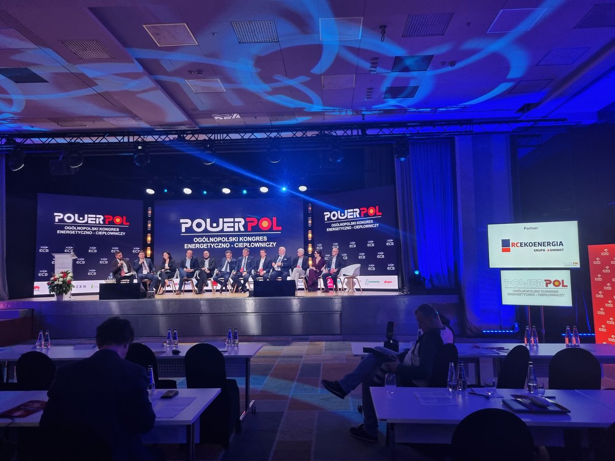 AgaPawelska's tweet image. Na #PowerPol startuje panel dyskusyjny pt. "Rynek ciepła i kogeneracji", w którym głos zabierze Włodzimierz Popielewski, prezes zarządu RCEkoenergia, spółki z Grupy @unimot_sa