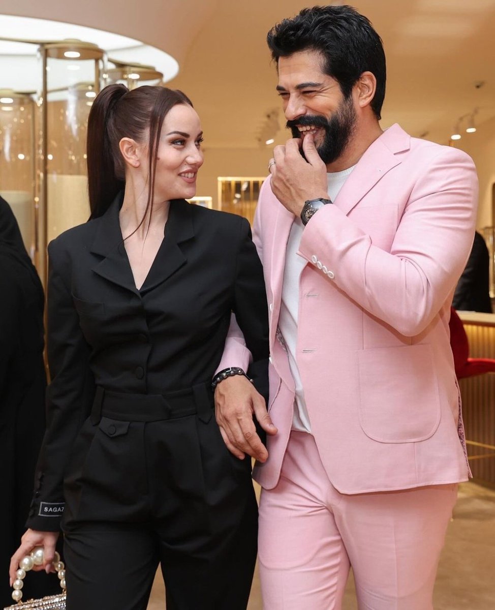 DiziciBagyan's tweet photo. Burak Özçivit &amp; Fahriye Evcen ✨ https://t.co/ehcrxHx9JK