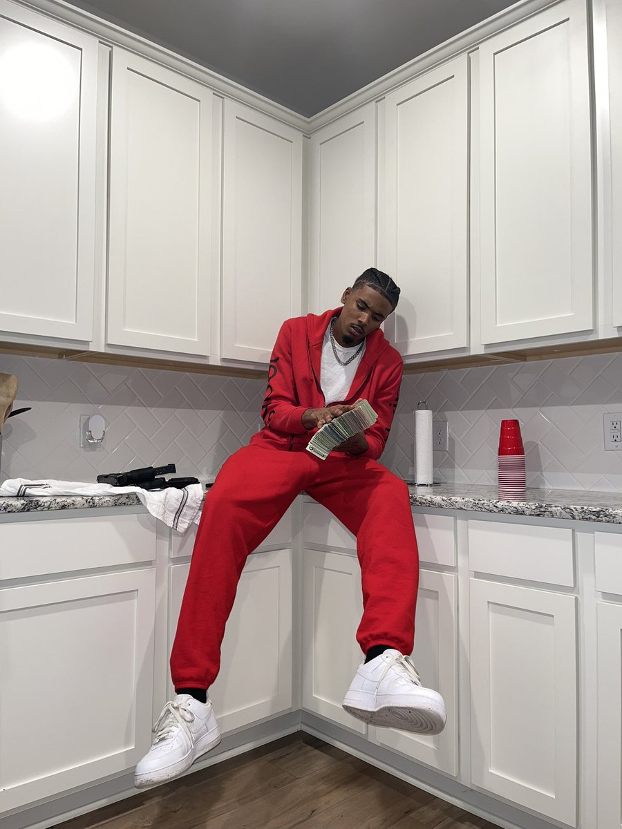 SlimYeezy_'s tweet photo. I can show how to make a hunnid nigga if you listen, I can show how bank kick it get away w/ murdaaa if you pay attention niqqa. n 3 days I made a 60 niqqa, for 10 racks n 3 p’s the essays el getchu nigga https://t.co/OxlSv40nll