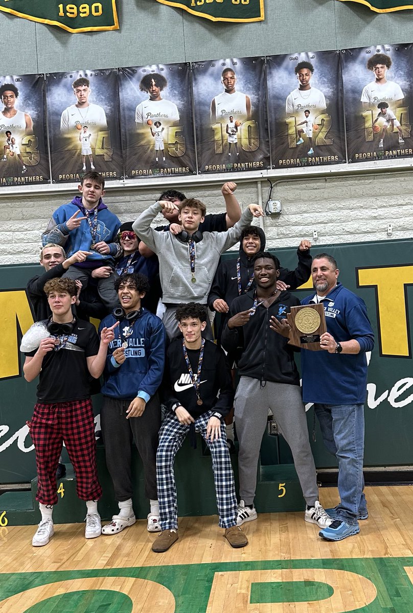 BACK 2 BACK SECTION CHAMPS!!! Congratulations to the 10 wrestlers that qualified for state!
Mikey Ortiz 106 
Richard Ramos 113 
Creek Johnson 120 
David Fernandez 126 
Tyler Metcalf 138 
Alex Hernandez 144 
Ryan Olson 150 
Jahron  Schwander 165 
Brian Story 175 
Junior Reyes 285