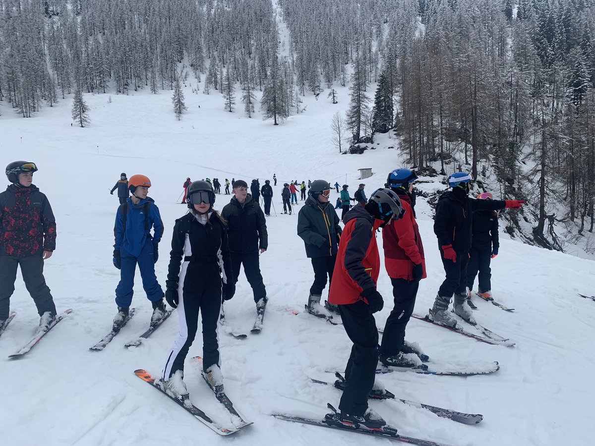 IDSconstruction's tweet photo. Group 1 have also now conquered their first mountain ⛰️ 🎿👏 https://t.co/VWZxfWqQWI
