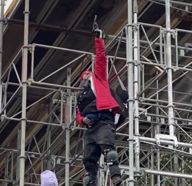 ryanjreilly's tweet image. In case you missed it: Newly surfaced footage shows a Donald Trump supporter (who later stabbed a man to death) firing a gun into the air outside the Capitol on Jan. 6. nbcnews.com/politics/justi…