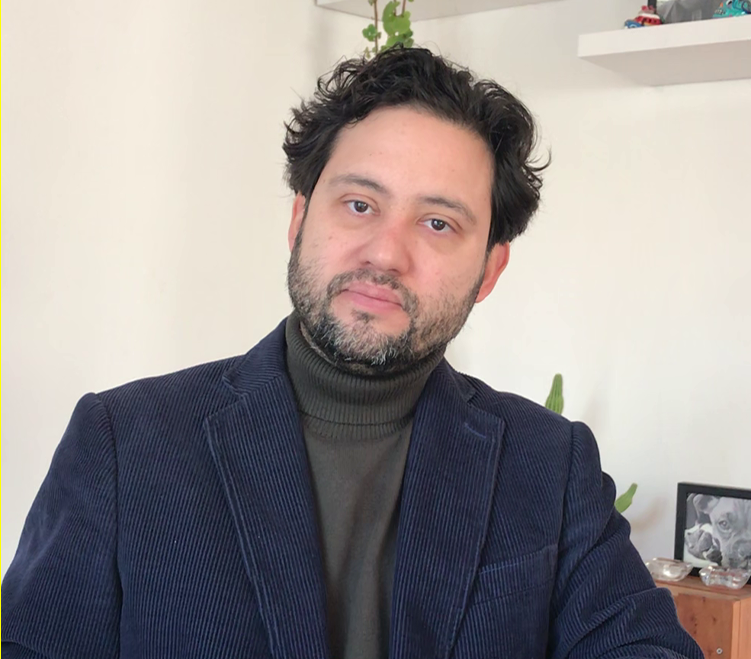latercera's tweet photo. Rodrigo Bustos, director de Amnistía Chile: “Piñera dejó un legado sombrío en materia de derechos humanos, y eso no cambia por las circunstancias de su muerte” https://t.co/eJHa5ftB0p https://t.co/hgoCbRNVMy
