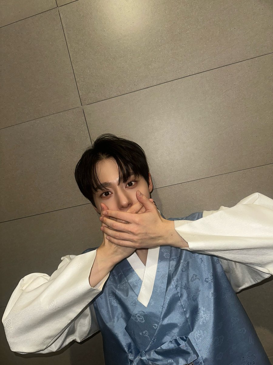 official_ONEUS's tweet photo. [#환웅]
설연휴 끝…🫢 https://t.co/ajCl7h3tr1
