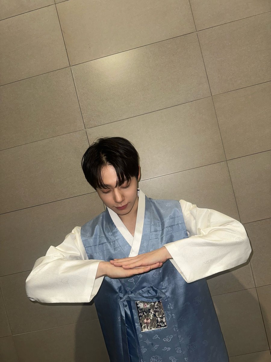 official_ONEUS's tweet photo. [#환웅]
설연휴 끝…🫢 https://t.co/ajCl7h3tr1