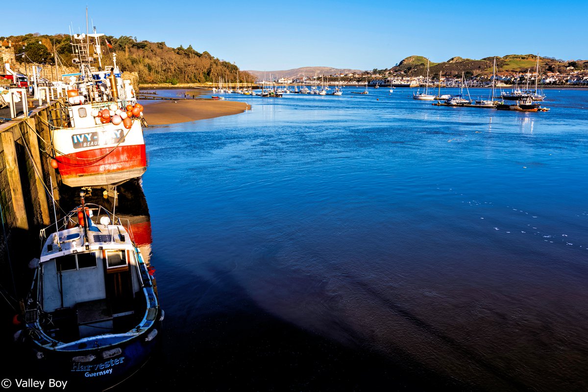 BJRoberts's tweet photo. Beaumaris and Guernsey vessels join Jac-Y-Do, at Medieval Conwy's working Harbour and Quay this February day.@Ruth_ITV @ItsYourWales @NWalesSocial @WalesCoastPath @OurWelshLife @northwalescom @northwaleslive @AllThingsCymru #Medieval #Conwy #Harbour #Quay #JacYDo #February #Wales https://t.co/viC7A6YPth