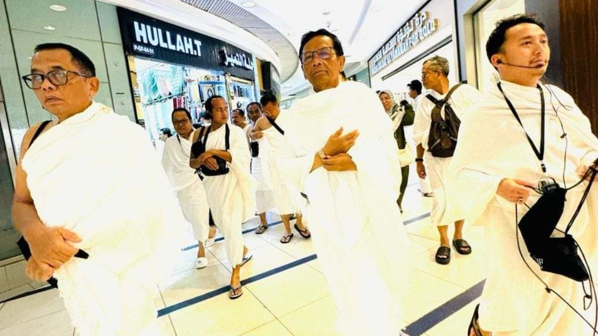 Flowlly7Flowlly's tweet image. Di masa tenang kampanye, Prof Mahfud memilih untuk pergi ibadah umroh