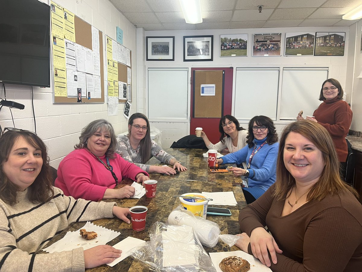 Yummy treats for incredible teacher peeps <a href="/SPJHPythons/">SPJH</a> <a href="/NLTeachersAssoc/">NLTA</a> #NLTeachersRock Thank you for being incredible colleagues❤️🙌
