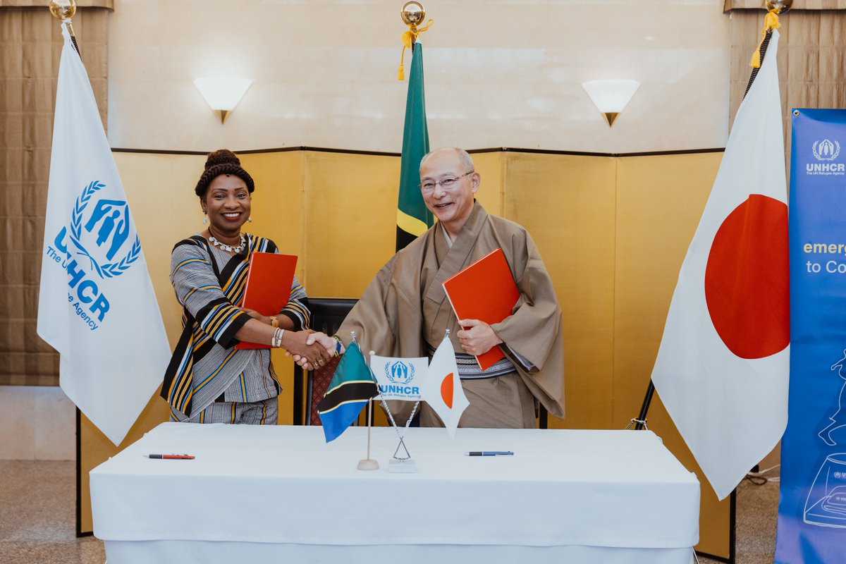 UNHCR & the Embassy of Japan signed today a new $360,000 partnership agreement for emergency assistance for Congolese new arrivals in Tanzania. 🙏Thank you Japan 🇯🇵 for your solidarity with refugees fleeing violence from🇨🇩. Read the press release below👇unhcr.org/africa/news/pr…