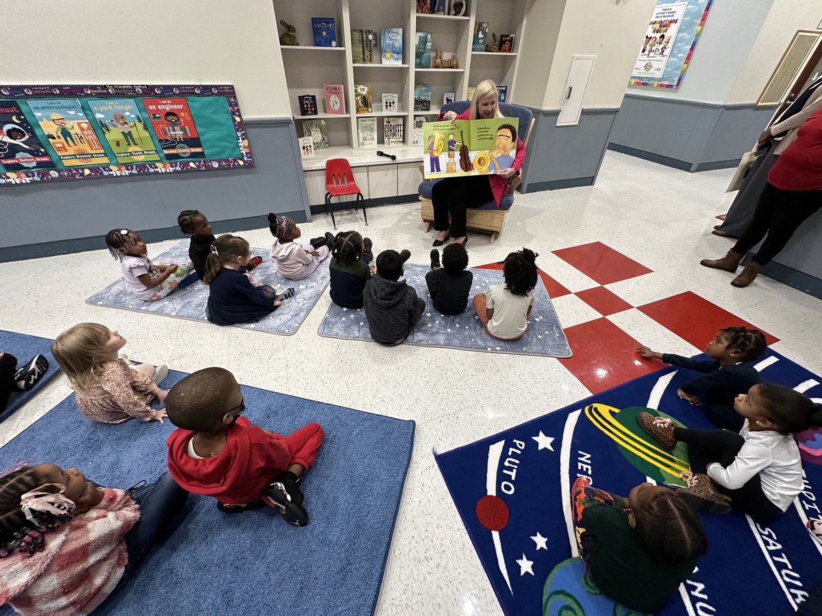 CommJacobs's tweet photo. It may be raining outside but it was cozy inside KIDazzle Child Care Inc: Atlanta Federal Center this morning as we officially opened Inclusive Early Learning Week in Georgia. Even CALi made a special visit. #loveinclusion #gaseedsforsuccess @GADeptEarlyCare @Quality_Rated https://t.co/KcKb0IkgIX