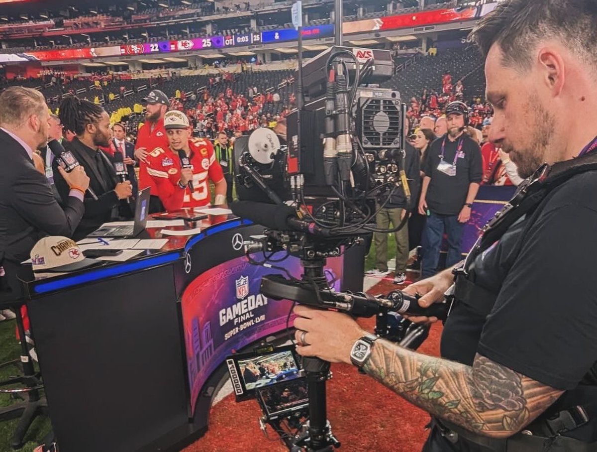 scotticam1's tweet photo. I never post about my job on here (cause I use twitter for my hockey news) but last night was pretty epic. #SuperBowl #SteadicamOperator #BroadcastTV #SwiftieBowl https://t.co/cgXtl6HdPX