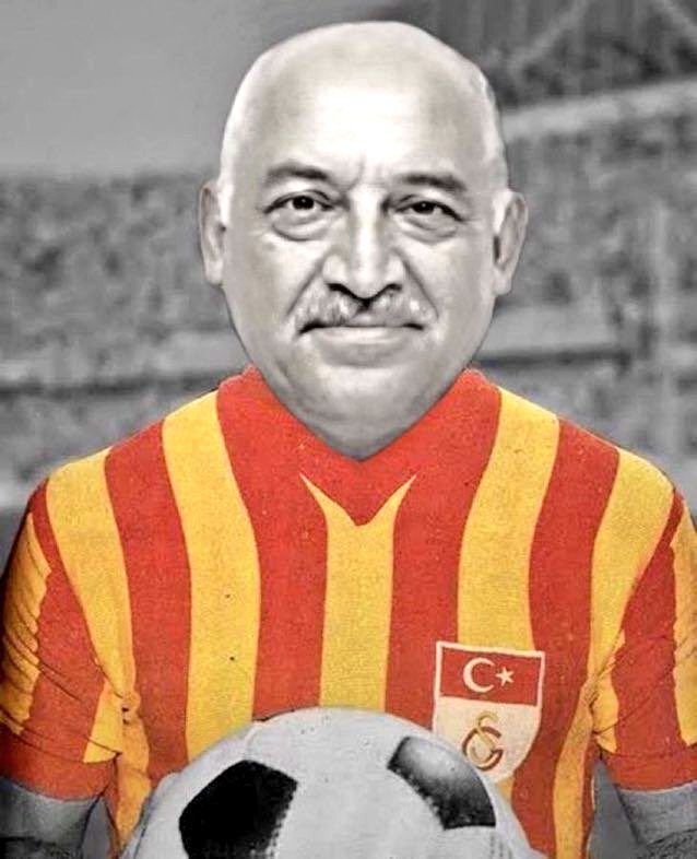 Galatasaray'ın en büyük savunucusu, en iyi taraftarı şampiyonluk yolundaki en faydalı elemanı..!!

#TFFBeşiktaşlaUğraşma