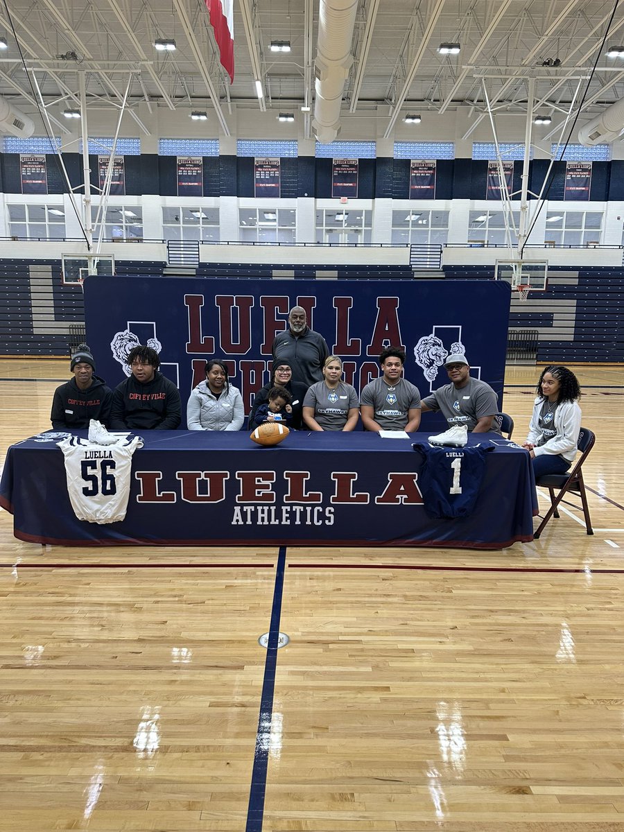 LuellaHS_HCS's tweet photo. What a special occasion for two of Luella HS finest student athletes (Kaillen Noble and Javier Aguirre) as they make commitment to extend their academic &amp; athletic career on the collegiate level. #levelingupinexcellence #ichoose https://t.co/KcOpyNznzV