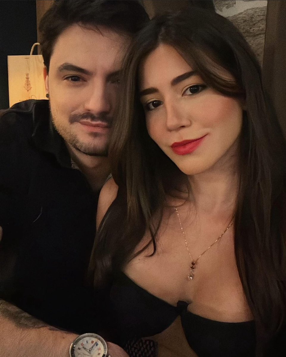 Euhenryvieira's tweet photo. Interações de julipe no twitter - a thread necessária https://t.co/hyEsLVA5d5