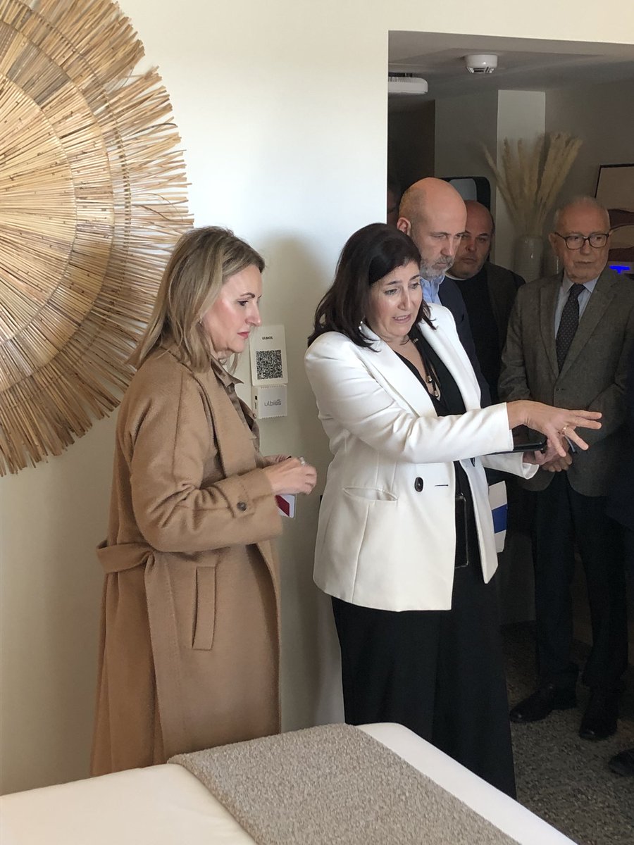 ithotelero's tweet photo. @jgarciacuenca presidente de @ithotelero ha comentado que en dos o tres años una gran mayoría de las #tecnologías implantadas en la #TechYRoom, inaugurada hoy por @NuriaMontes, podrán ser una realidad en el sector #hotel @GVAturisme @HOSBEConline @hotelesrh https://t.co/2TziCs6U01