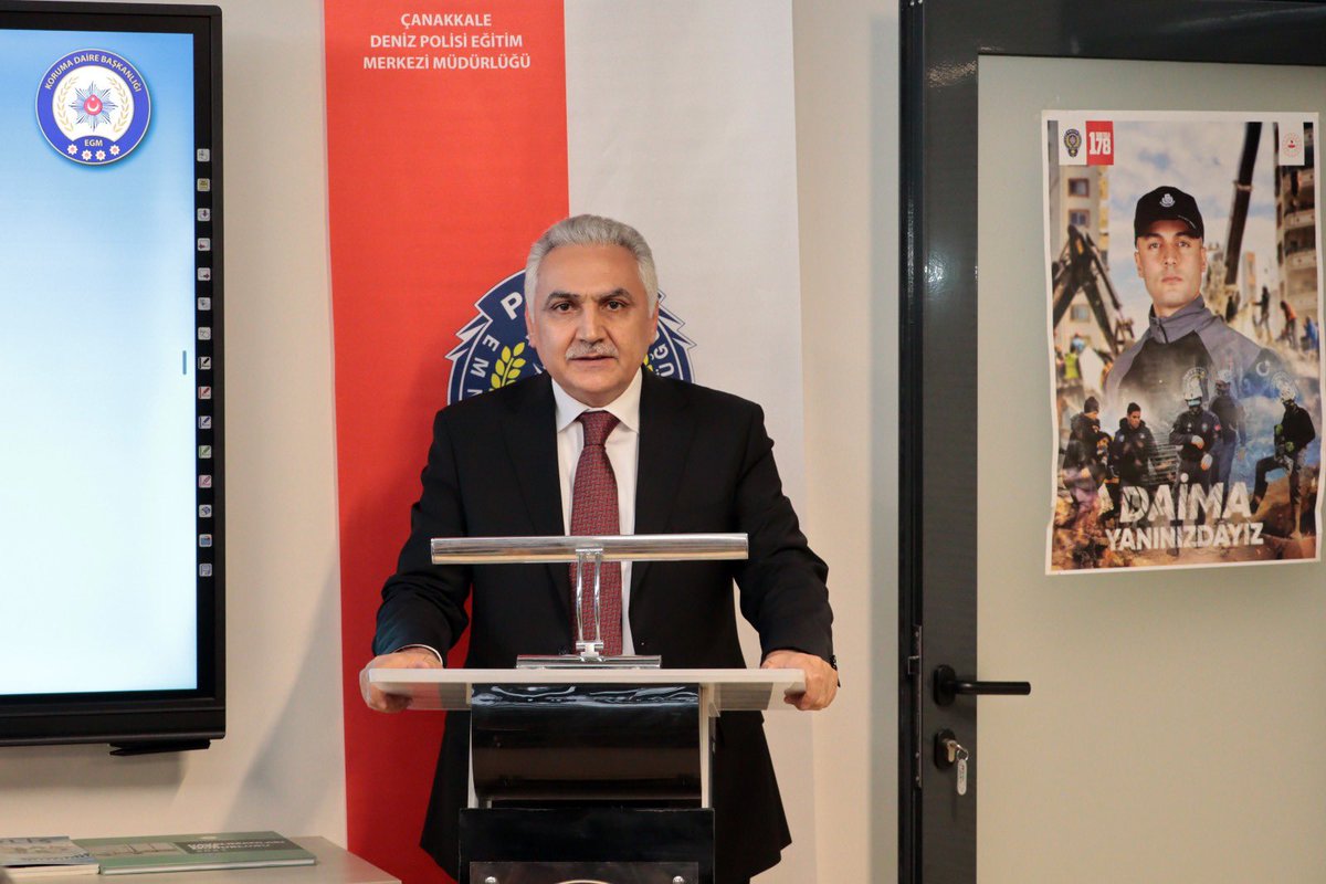 korumadb's tweet photo. Çanakkale Valisi Sn. İlhami AKTAŞ
Genel Md. Yrd. Dr. Sn. Ömer URHAL Daire Bşk. Sn. Tamer TAŞ Çanakkale İl Em. Md. Sn. Selim ARICI Sahil Güvenlik Batı Marmara Gr. Kom. Sn.Ercan ORAN İl Jandarma Komutanı Sn.Sadi AKMAN Gemi Adamı Branş Temel Eğitim Kursu açılış törenine katılmıştır. https://t.co/uTeW2ZlL6u