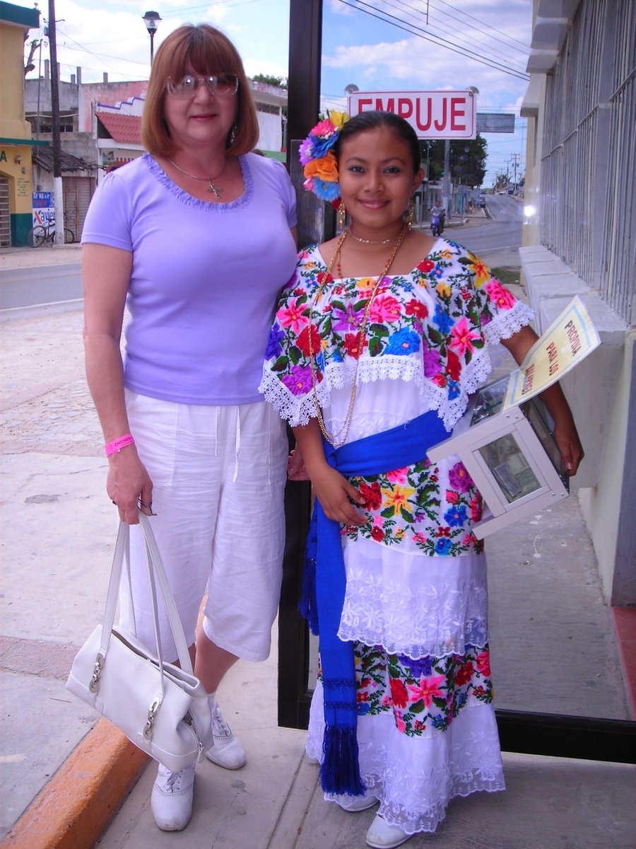 OktaveaVictoria's tweet photo. Yucatan, Mexico 😀Young Mayan woman wearing traditional dress called a Huipil, embroiled by hand with flowers!
#Travel #TakeaVacation https://t.co/WE8lO5lvp4