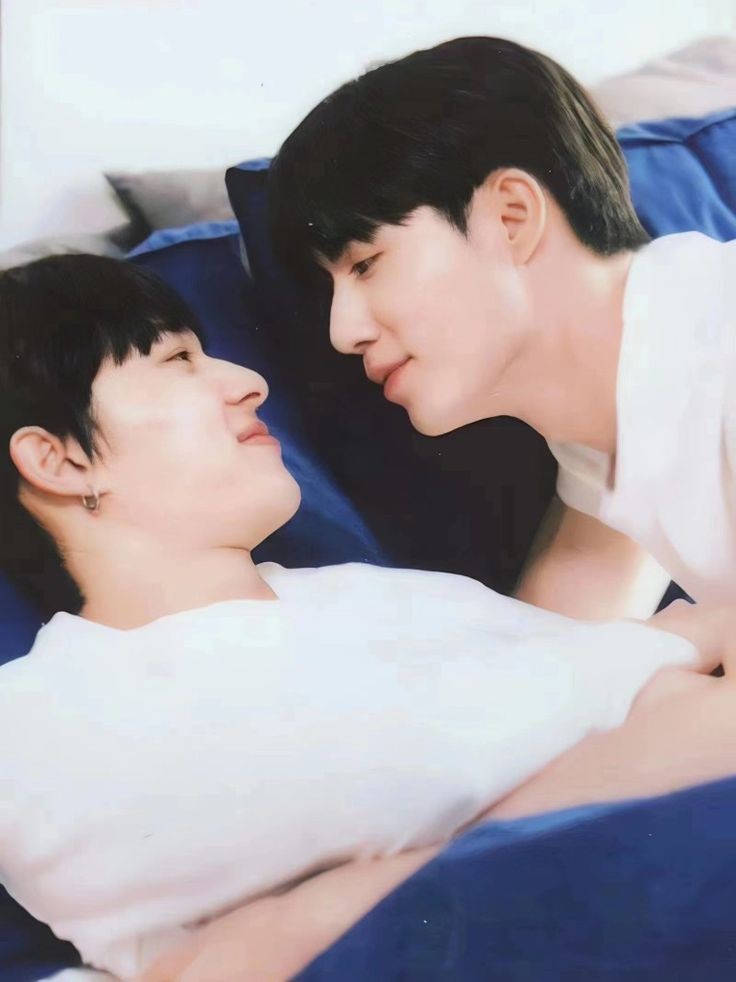 biblyophyle's tweet photo. @conficturas @wangzinic Enak banget ya, kalau kangen tinggal peluk. https://t.co/Es3OArJHii