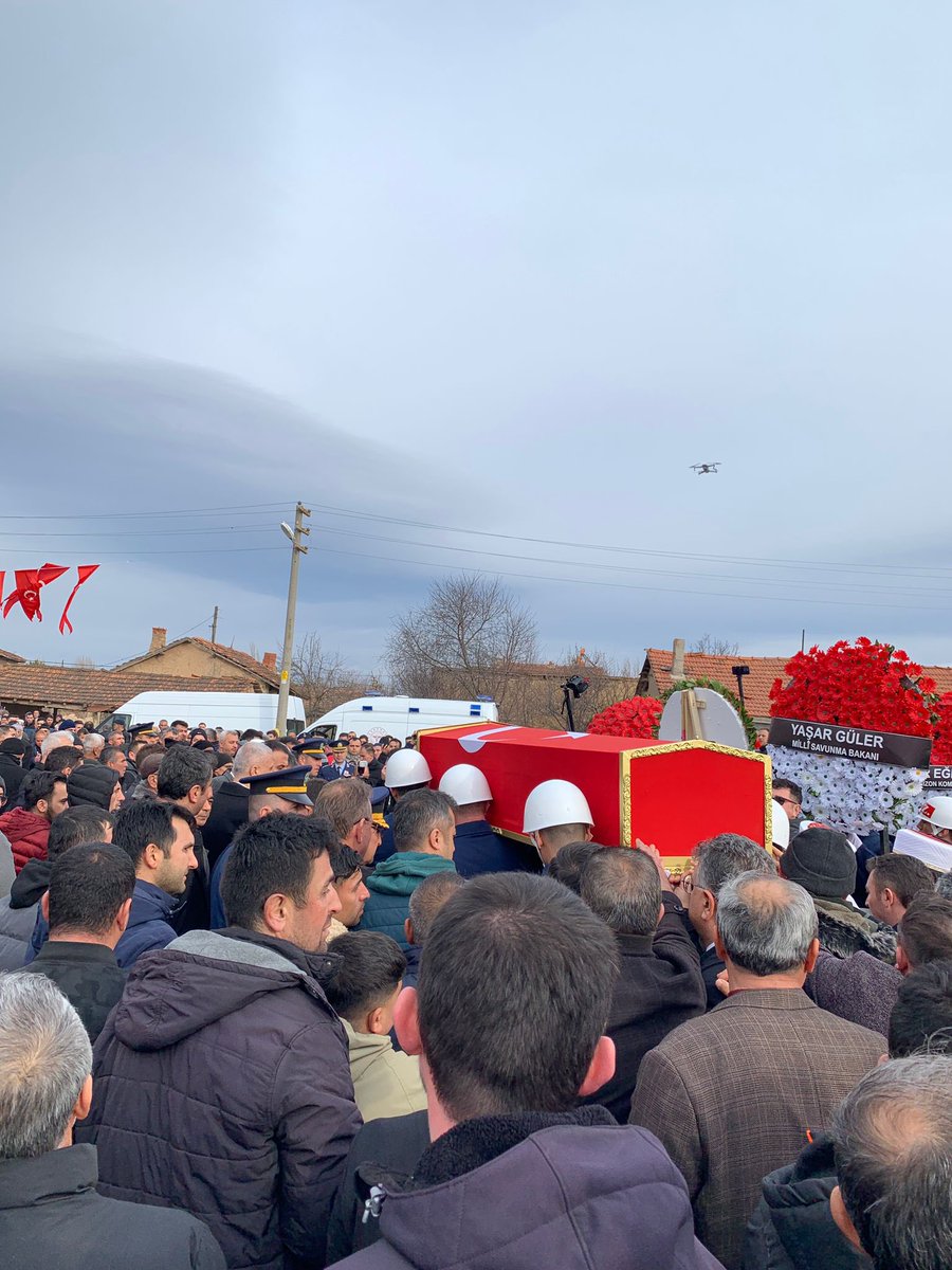 📍Gecek köyü

Dün meydana gelen askeri araç kazası sonucu şehit olan Piyade Onbaşı #MustafaÖZKARDEŞ' kardeşimizi ebedi yolculuğa uğurladık. 
Ruhu şad mekanı cennet olsun inşaallah
