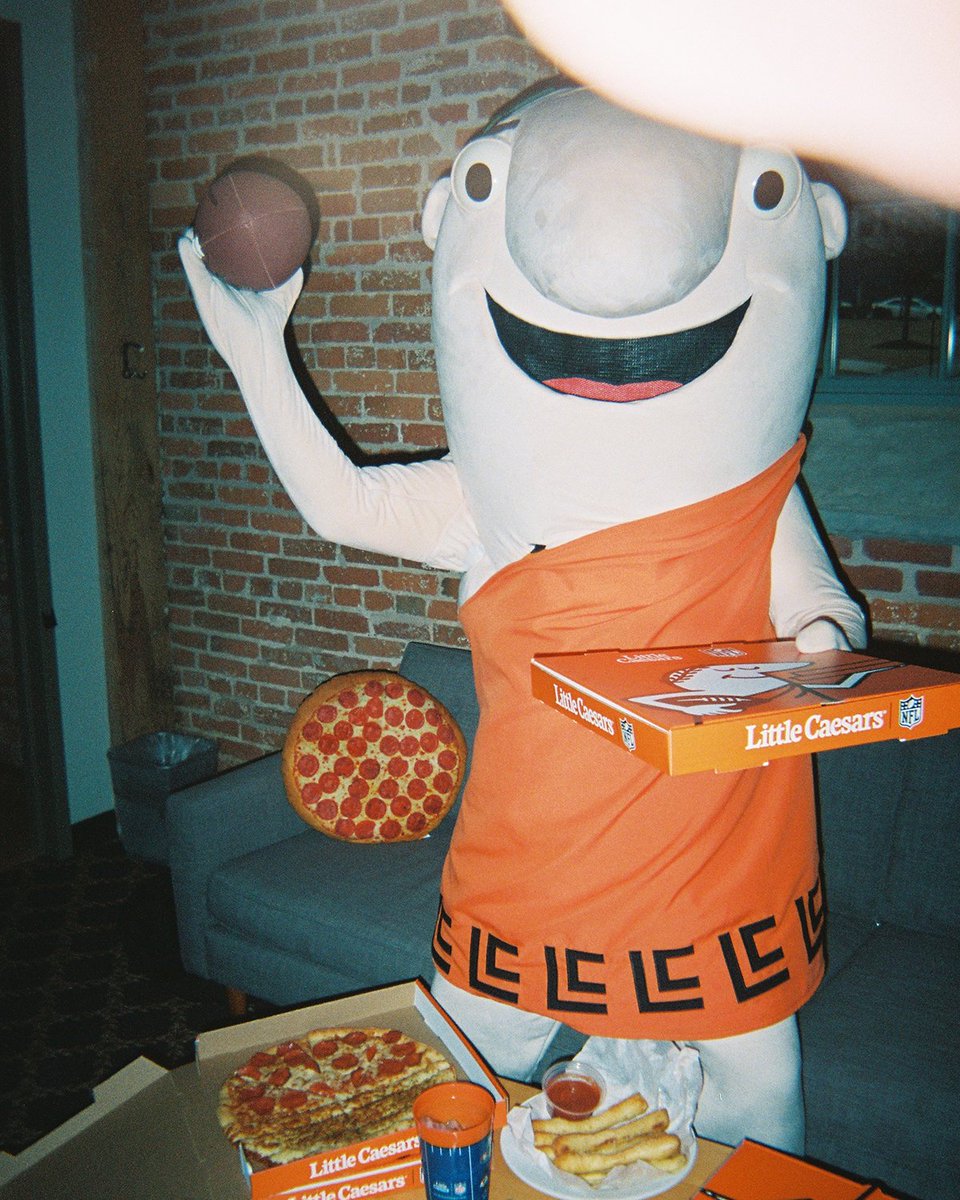 littlecaesars tweet picture