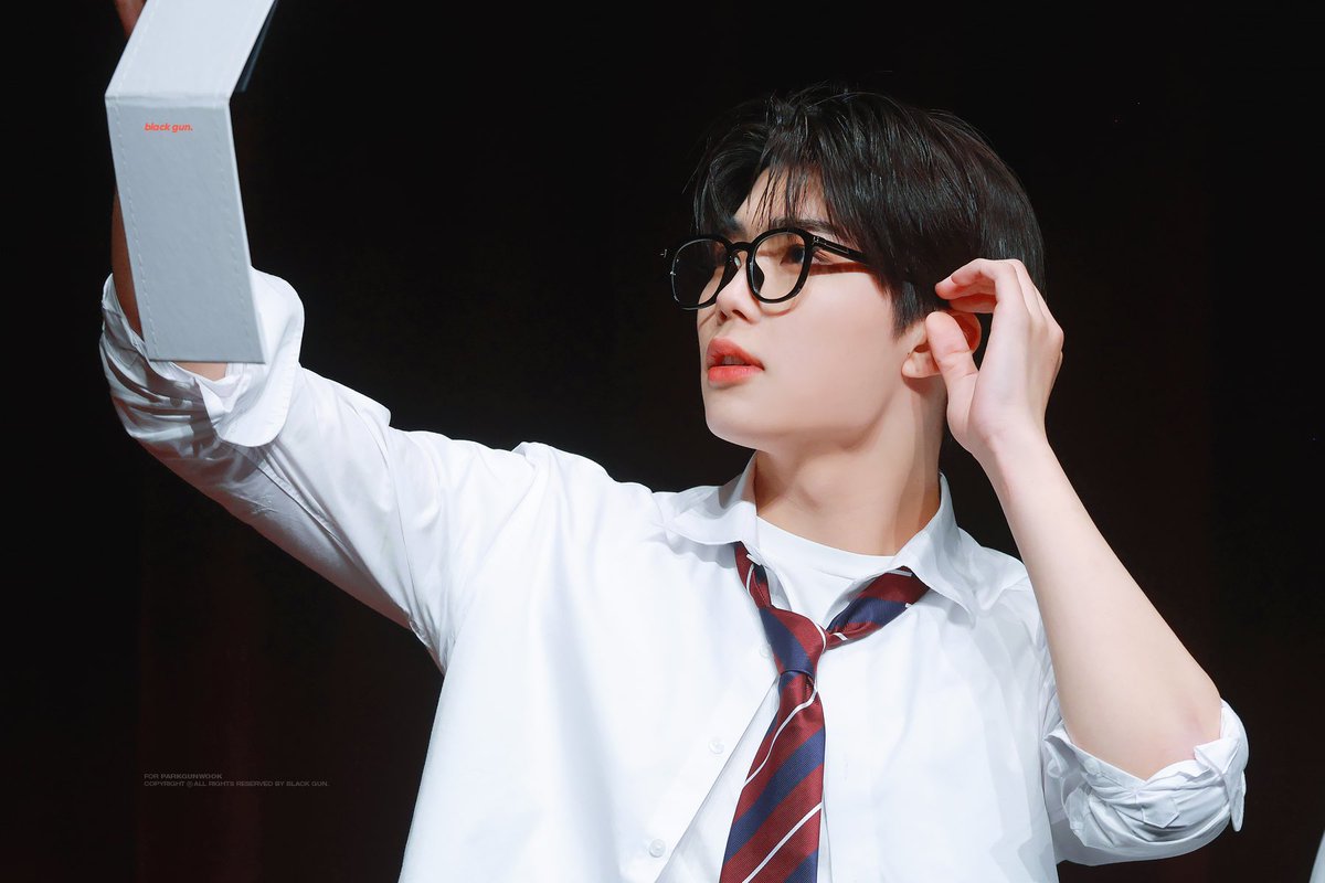 231119 그시절 모두가 짝사랑했던 선배。。
#박건욱 #PARKGUNWOOK #パクゴヌク 
#ZEROBASEONE #ZB1