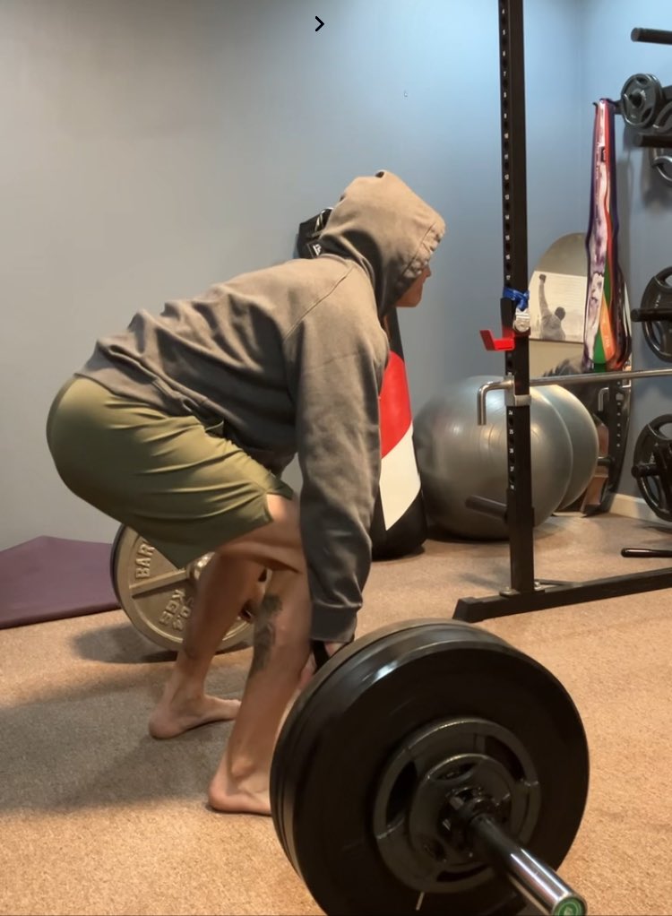 jaredjogs's tweet image. Early morning easy 🏃‍♂️ followed up with a  new PR deadlift of 250lbs for 5x5. Just like a faster pace, strength gains don’t come easy! #runchat #over40