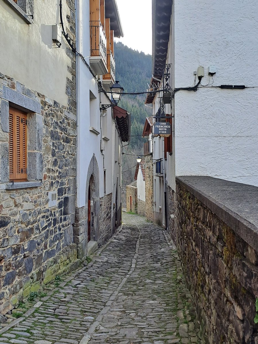 elsabaiao's tweet photo. Callejeando por Isaba, en el Pirineo navarro. https://t.co/hKaFTQqcQv