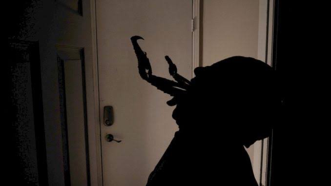 portalmedoo's tweet photo. Filmes de TERROR pouco conhecidos que você PRECISA assistir.

~ A THREAD ~ https://t.co/xjJtpQ7VLo