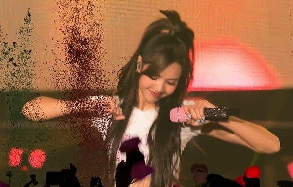 sunnysunlisa's tweet photo. LISA https://t.co/tfuZfDfsmx