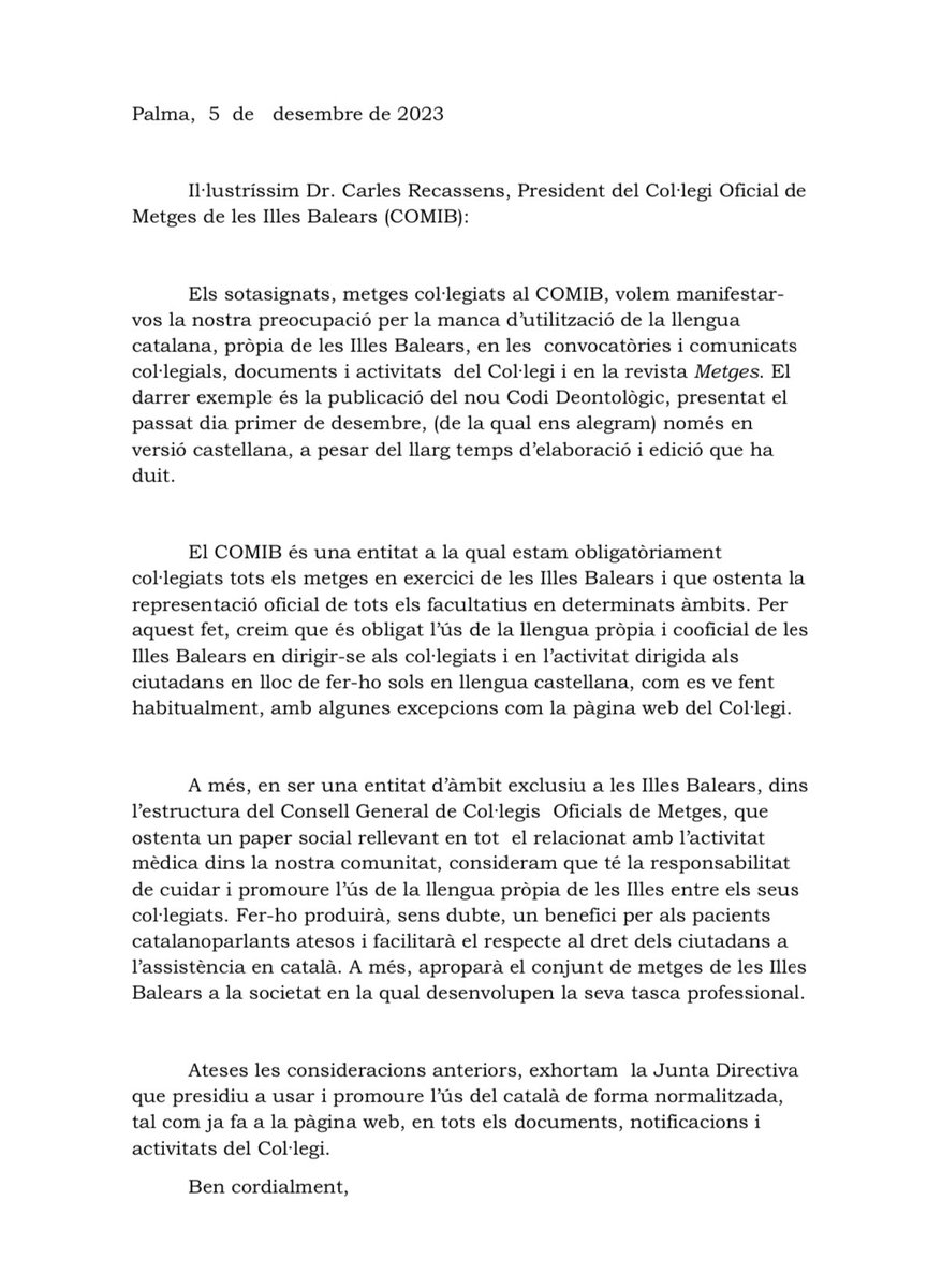 SanitXlallengua's tweet photo. Un grup de metges del col·lectiu @SantXlallengua presenta 319 signatures de col·legiats a  la carta que exhorta a la Junta Directiva del @COMbalears a fer ús del català de forma normalitzada en tots els àmbits del col·legi. @ocbcat https://t.co/IZs0OavmWp
